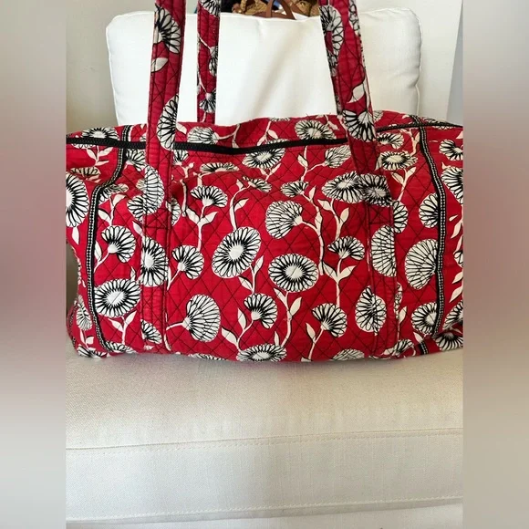 Vera Bradley Deco Daisy Red/white/black Floral Duffle Bag - Picture 2 of 9